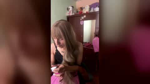 gatita_033 online show from April 17, 2026, 12:19 pm