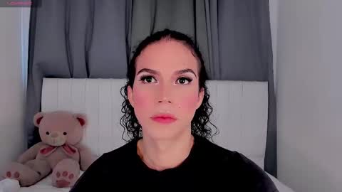 Vnecis Marn online show from September 26, 2025, 5:17 pm