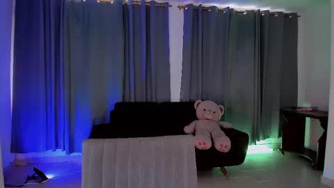 Vnecis Marn online show from April 22, 2026, 9:38 pm