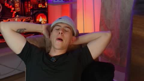 Snapshot of gemdominus chatting on November 1, 2025, 12:56 am Gem Dominus online show from November 1, 2025, 12:56 am