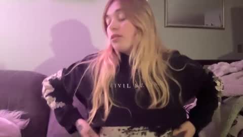 Snapshot of gemmyrosee chatting on January 25, 2025, 10:29 am gemmyrosee online show from January 25, 2025, 10:29 am