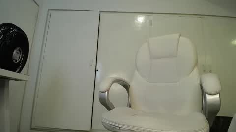 Snapshot of genesis_moretz chatting on January 21, 2025, 3:37 am GENESIS online show from January 21, 2025, 3:37 am