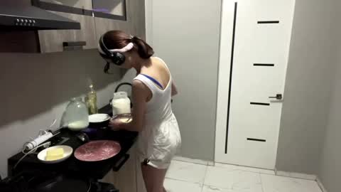 Riana online show from April 10, 2026, 2:00 pm