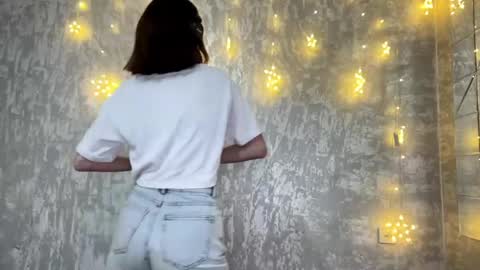 Riana online show from April 11, 2026, 1:15 pm