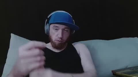 Snapshot of genitalwars chatting on December 18, 2025, 4:07 am genitalwars online show from December 18, 2025, 4:07 am