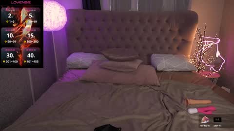 gentleadellee online show from February 5, 2025, 12:49 pm