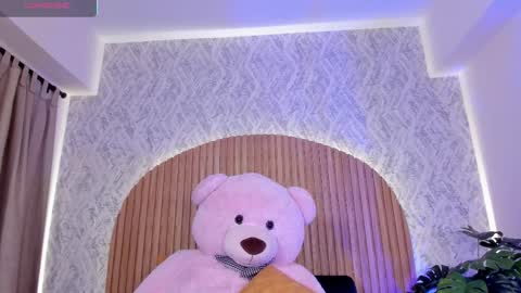 Kendal  online show from November 4, 2025, 5:23 pm