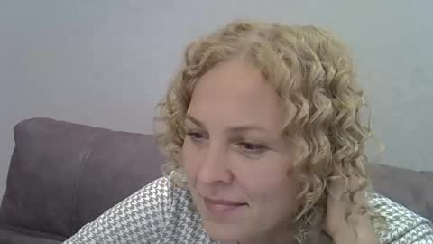 gessy_vellian8 online show from October 21, 2025, 2:18 pm