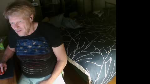 Snapshot of gethyn chatting on December 8, 2024, 7:58 am Gethyn online show from December 8, 2024, 7:58 am