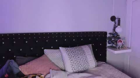 Snapshot of ghosty_doll chatting on December 17, 2025, 8:26 pm Allison online show from December 17, 2025, 8:26 pm