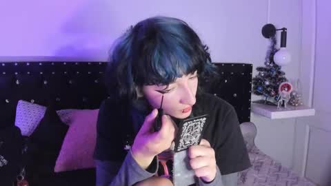 Snapshot of ghosty_doll chatting on December 19, 2025, 9:44 pm Allison online show from December 19, 2025, 9:44 pm