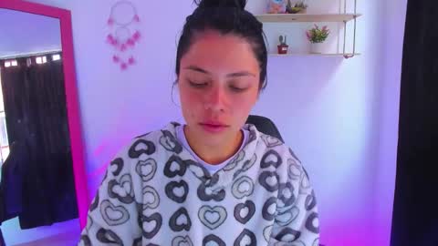 giaaaa   online show from March 18, 2026, 12:41 pm