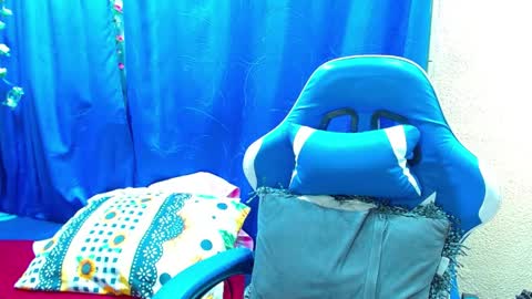 Gia  online show from April 8, 2026, 11:37 pm