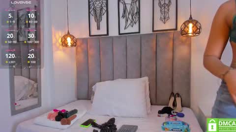 Snapshot of gia_scott chatting on October 19, 2025, 9:59 pm Darlliny online show from October 19, 2025, 9:59 pm