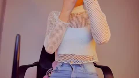 GIA WHITE Independet  online show from October 23, 2025, 4:45 am