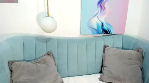 I am gia online show from November 6, 2025, 3:18 am