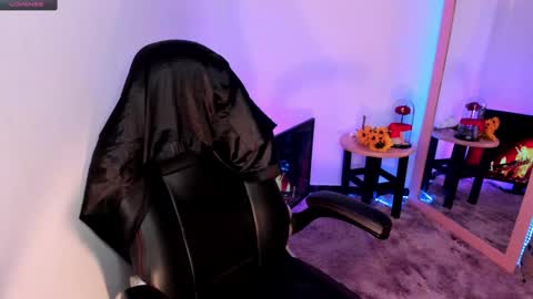 Gia  online show from December 11, 2024, 7:42 am