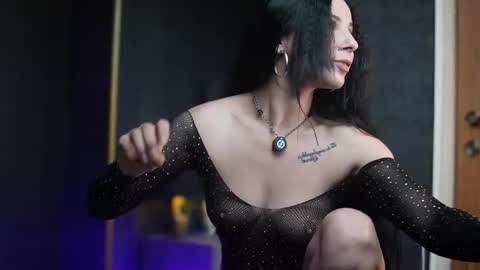  Gia  online show from December 2, 2025, 9:10 pm