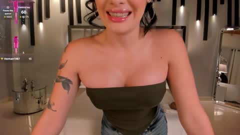 Gia Ferrera online show from December 14, 2025, 11:37 am