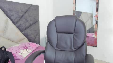 Gia  online show from April 4, 2026, 5:54 pm