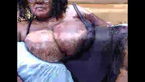 Snapshot of gianttitts chatting on March 27, 2026, 8:08 pm gianttitts online show from March 27, 2026, 8:08 pm