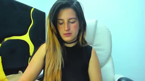 GiaRoussel online show from March 11, 2025, 2:18 pm