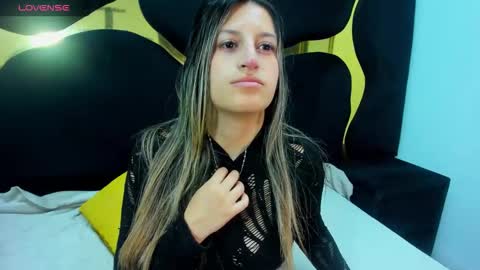 GiaRoussel online show from October 31, 2025, 3:02 pm