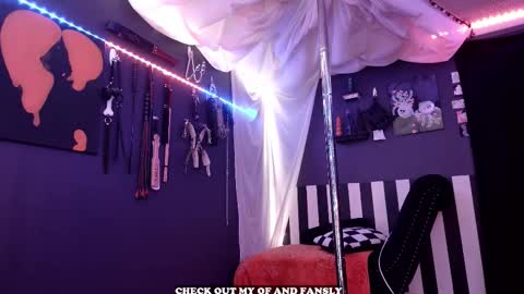 Snapshot of gigglemethis22 chatting on December 15, 2025, 6:23 pm Giggles online show from December 15, 2025, 6:23 pm