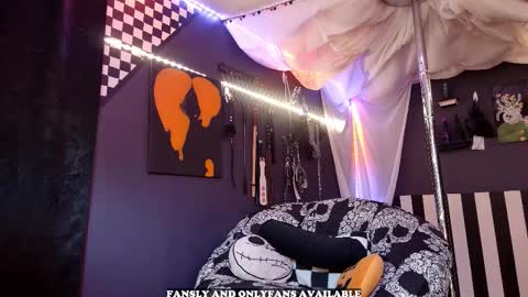 Snapshot of gigglemethis22 chatting on February 17, 2026, 9:21 pm Giggles online show from February 17, 2026, 9:21 pm