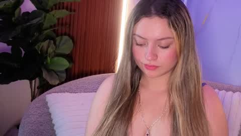 Snapshot of giigii_hadidd chatting on April 9, 2026, 6:02 pm Giigii Hadid online show from April 9, 2026, 6:02 pm