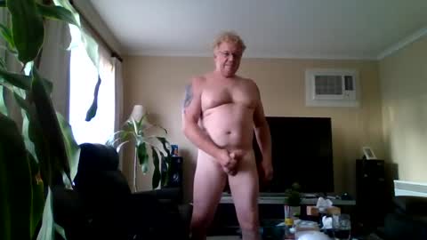 Snapshot of gimmmieoooo chatting on March 6, 2025, 8:19 am gimmmieoooo online show from March 6, 2025, 8:19 am