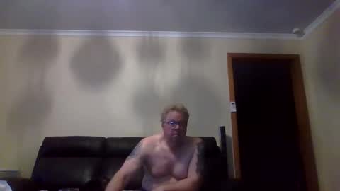 Snapshot of gimmmieoooo chatting on October 16, 2025, 9:10 am gimmmieoooo online show from October 16, 2025, 9:10 am