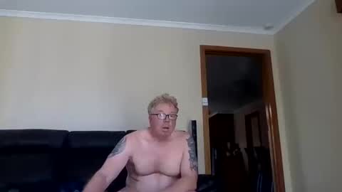 Snapshot of gimmmieoooo chatting on December 18, 2025, 5:46 am gimmmieoooo online show from December 18, 2025, 5:46 am