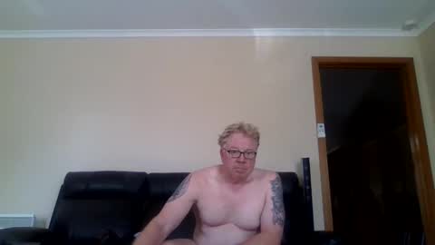 Snapshot of gimmmieoooo chatting on February 18, 2026, 6:09 am gimmmieoooo online show from February 18, 2026, 6:09 am