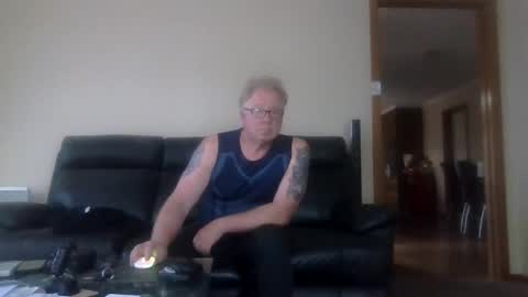 Snapshot of gimmmieoooo chatting on February 22, 2026, 6:13 am gimmmieoooo online show from February 22, 2026, 6:13 am