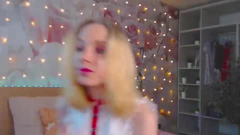 Snapshot of ginaa_lovely chatting on December 15, 2024, 5:23 am Gina online show from December 15, 2024, 5:23 am
