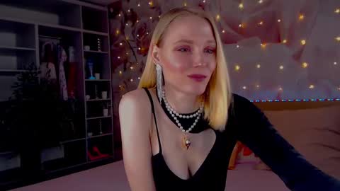 Snapshot of ginaa_lovely chatting on December 25, 2024, 7:35 am Gina online show from December 25, 2024, 7:35 am