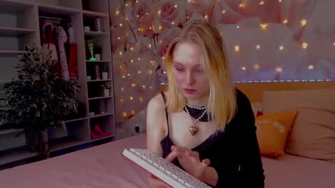 Snapshot of ginaa_lovely chatting on December 25, 2024, 11:11 am Gina online show from December 25, 2024, 11:11 am