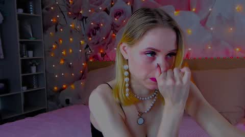 Snapshot of ginaa_lovely chatting on January 15, 2025, 11:10 am Gina online show from January 15, 2025, 11:10 am