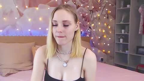 Snapshot of ginaa_lovely chatting on January 17, 2025, 1:35 pm Gina online show from January 17, 2025, 1:35 pm