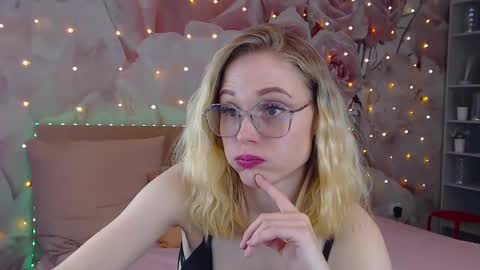 Snapshot of ginaa_lovely chatting on February 14, 2025, 8:31 am Gina online show from February 14, 2025, 8:31 am