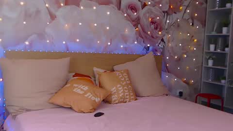 Snapshot of ginaa_lovely chatting on February 19, 2025, 10:23 am Gina online show from February 19, 2025, 10:23 am