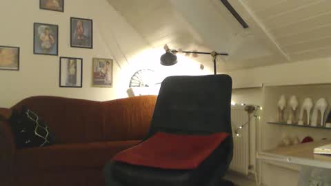 Snapshot of ginablondecam chatting on February 13, 2025, 2:12 am Gina online show from February 13, 2025, 2:12 am