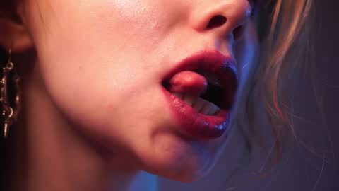 Snapshot of ginger_hugs chatting on January 6, 2025, 1:09 am im expecting 350 thumbs up on my altar online show from January 6, 2025, 1:09 am