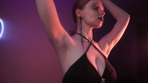 Snapshot of ginger_hugs chatting on October 12, 2025, 10:42 pm im expecting 350 thumbs up on my altar online show from October 12, 2025, 10:42 pm