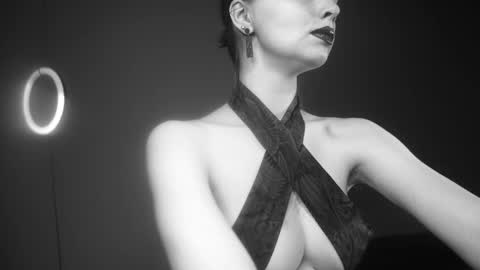 Snapshot of ginger_hugs chatting on October 23, 2025, 10:19 pm im expecting 350 thumbs up on my altar online show from October 23, 2025, 10:19 pm