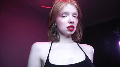 Snapshot of ginger_hugs chatting on November 7, 2025, 10:10 pm im expecting 350 thumbs up on my altar online show from November 7, 2025, 10:10 pm