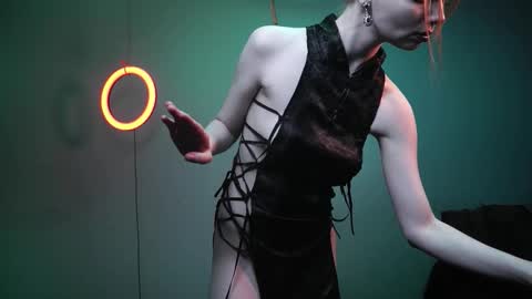 Snapshot of ginger_hugs chatting on November 12, 2025, 10:20 pm im expecting 350 thumbs up on my altar online show from November 12, 2025, 10:20 pm