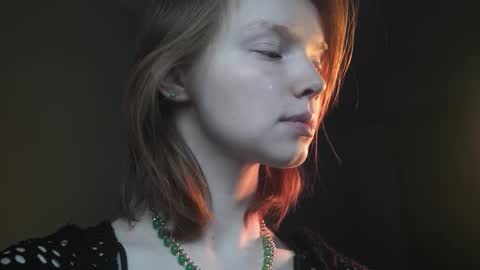 Snapshot of ginger_hugs chatting on November 25, 2025, 10:10 pm im expecting 350 thumbs up on my altar online show from November 25, 2025, 10:10 pm