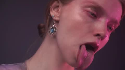 Snapshot of ginger_hugs chatting on January 7, 2026, 10:12 pm im expecting 350 thumbs up on my altar online show from January 7, 2026, 10:12 pm